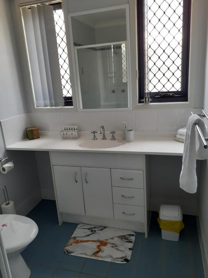 Blk Stays Guest House Deluxe Units Morayfield Екстериор снимка
