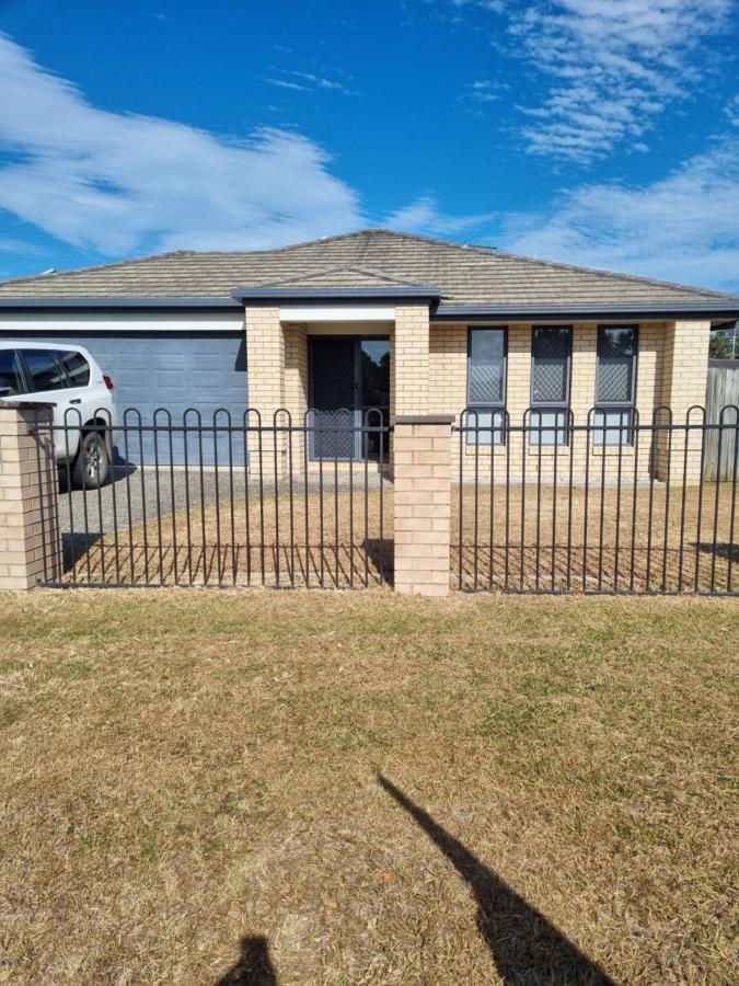 Blk Stays Guest House Deluxe Units Morayfield Екстериор снимка
